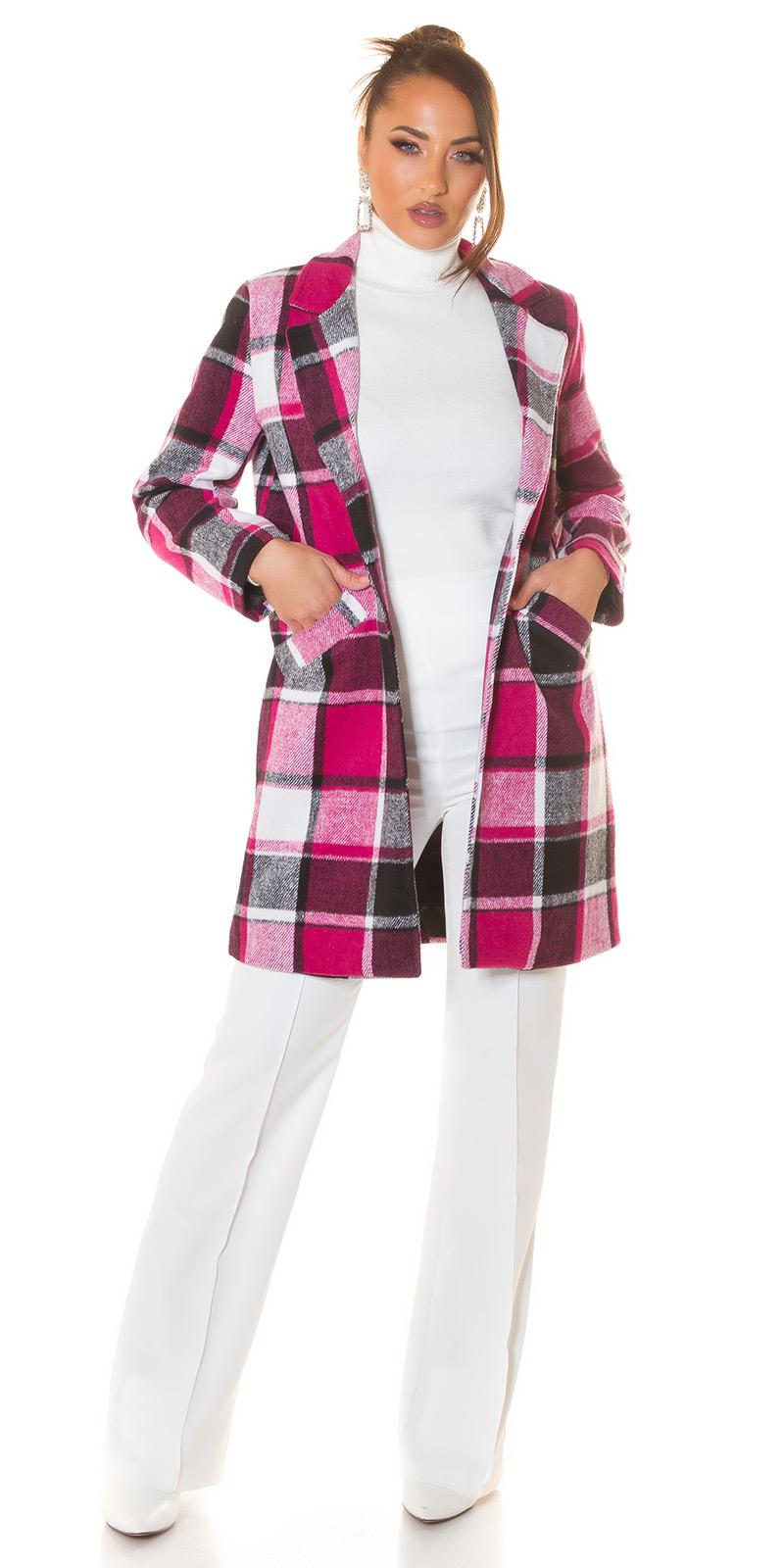 Abrigo de moda a cuadros rosa