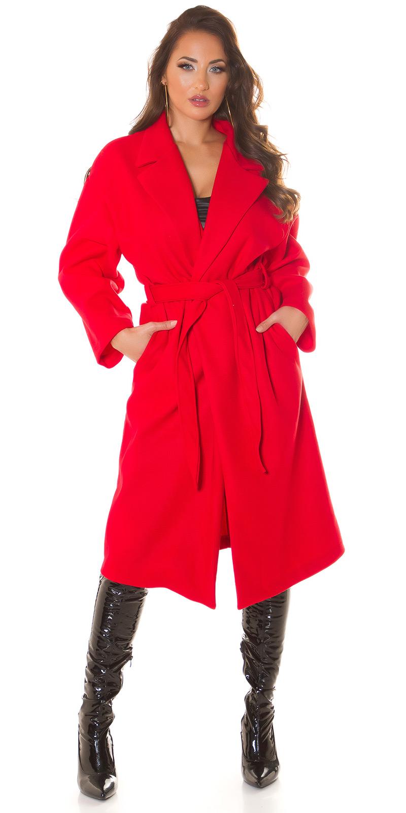 Abrigo largo de moda con cinturón rojo