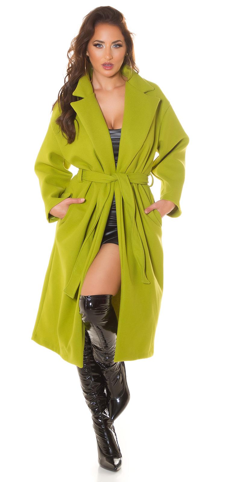 Abrigo largo de moda con cinturón verde