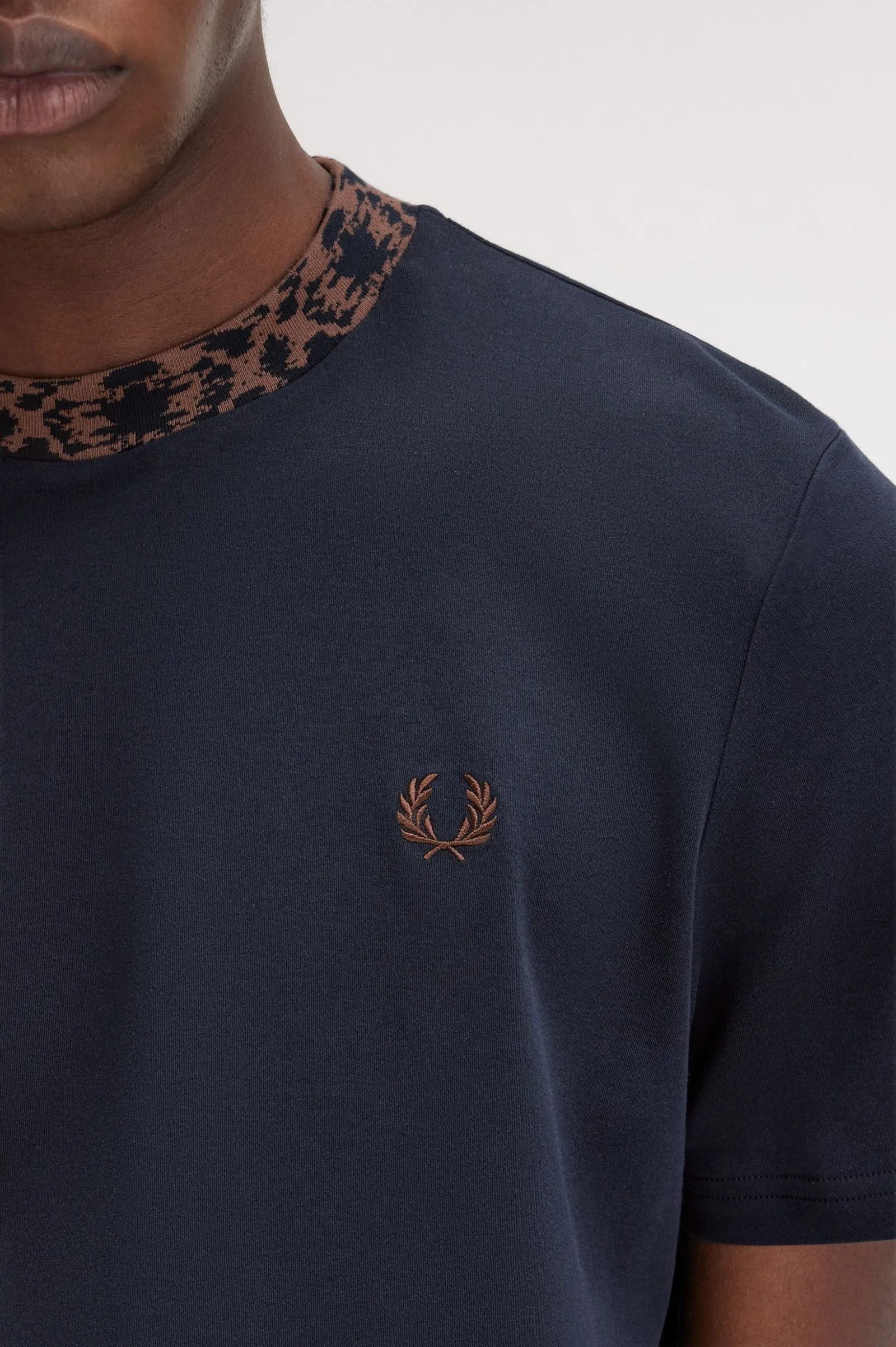 Camiseta con ribete de jacquard