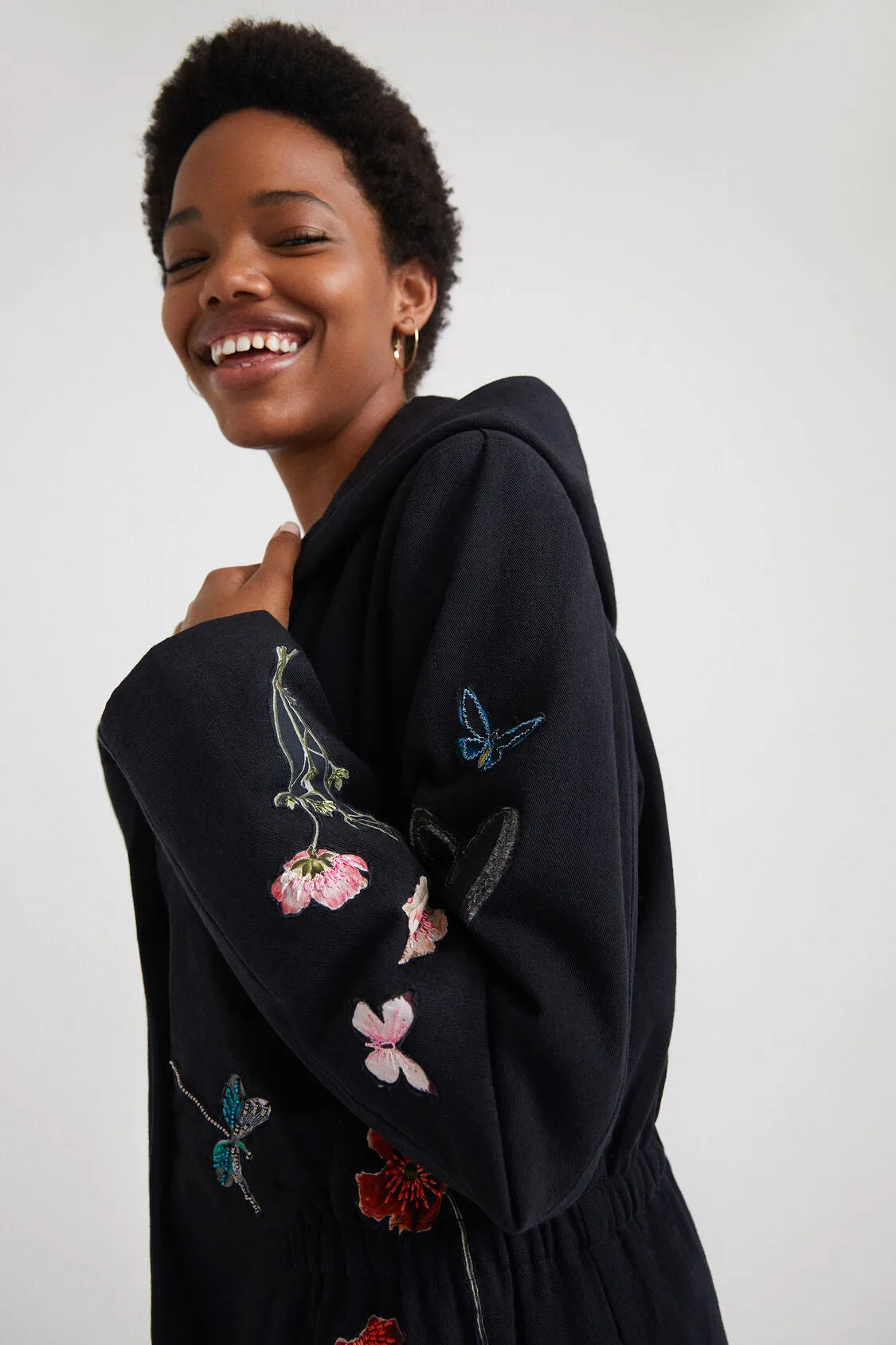 Chaqueta ajustable con capucha DESIGUAL