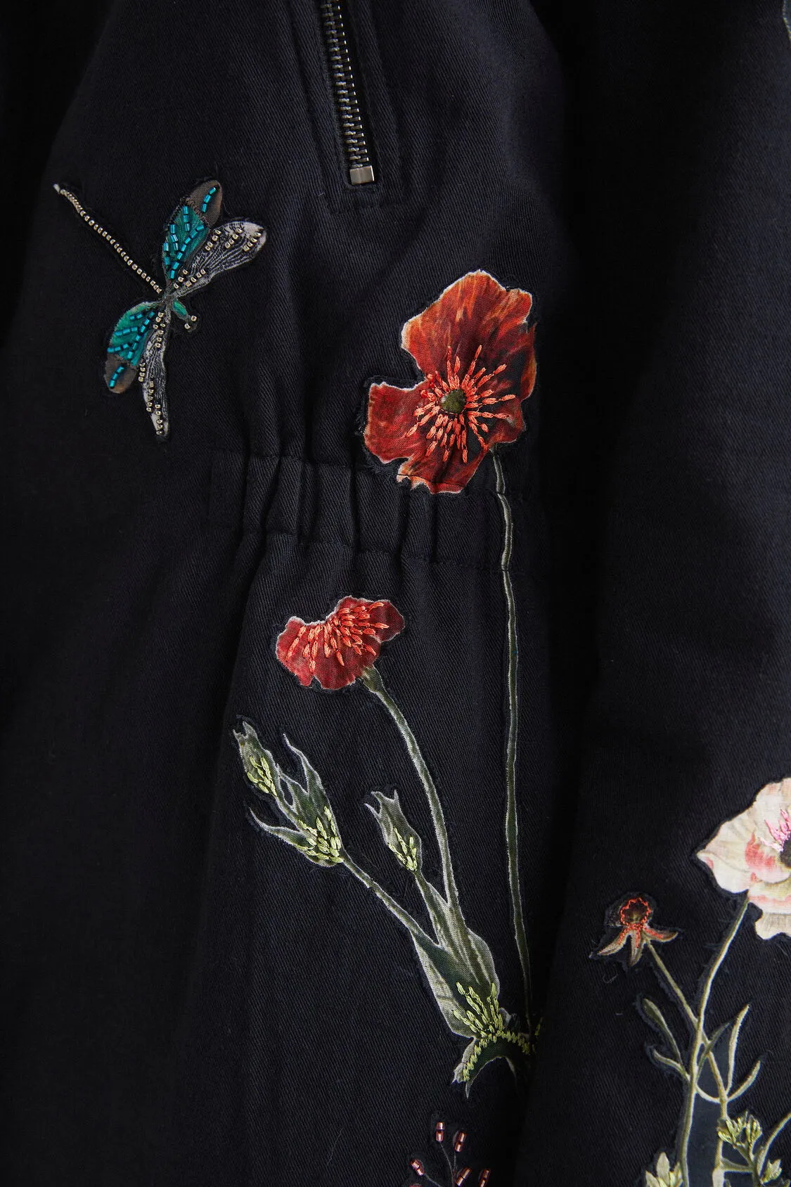 Chaqueta ajustable con capucha DESIGUAL