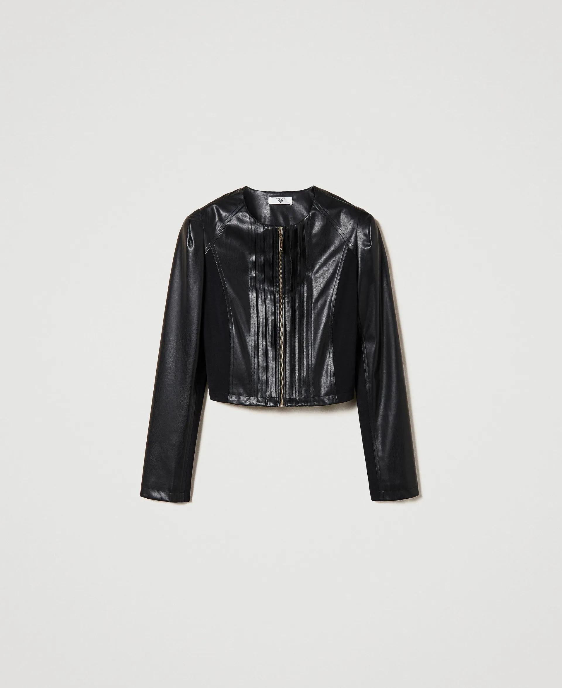 Chaqueta corta de efecto piel