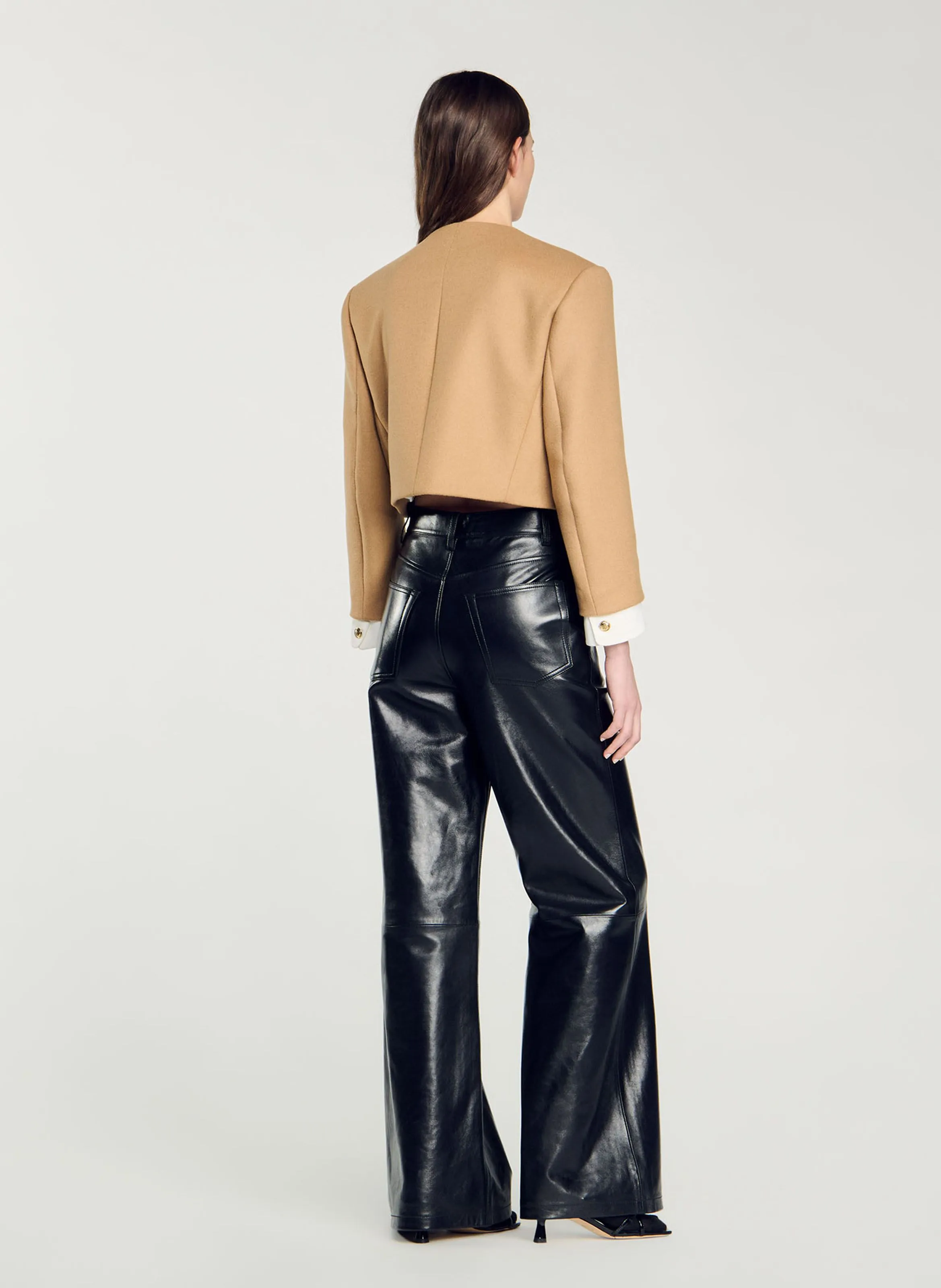 Chaqueta corta recta cuello redondo de lana mezclada en marron