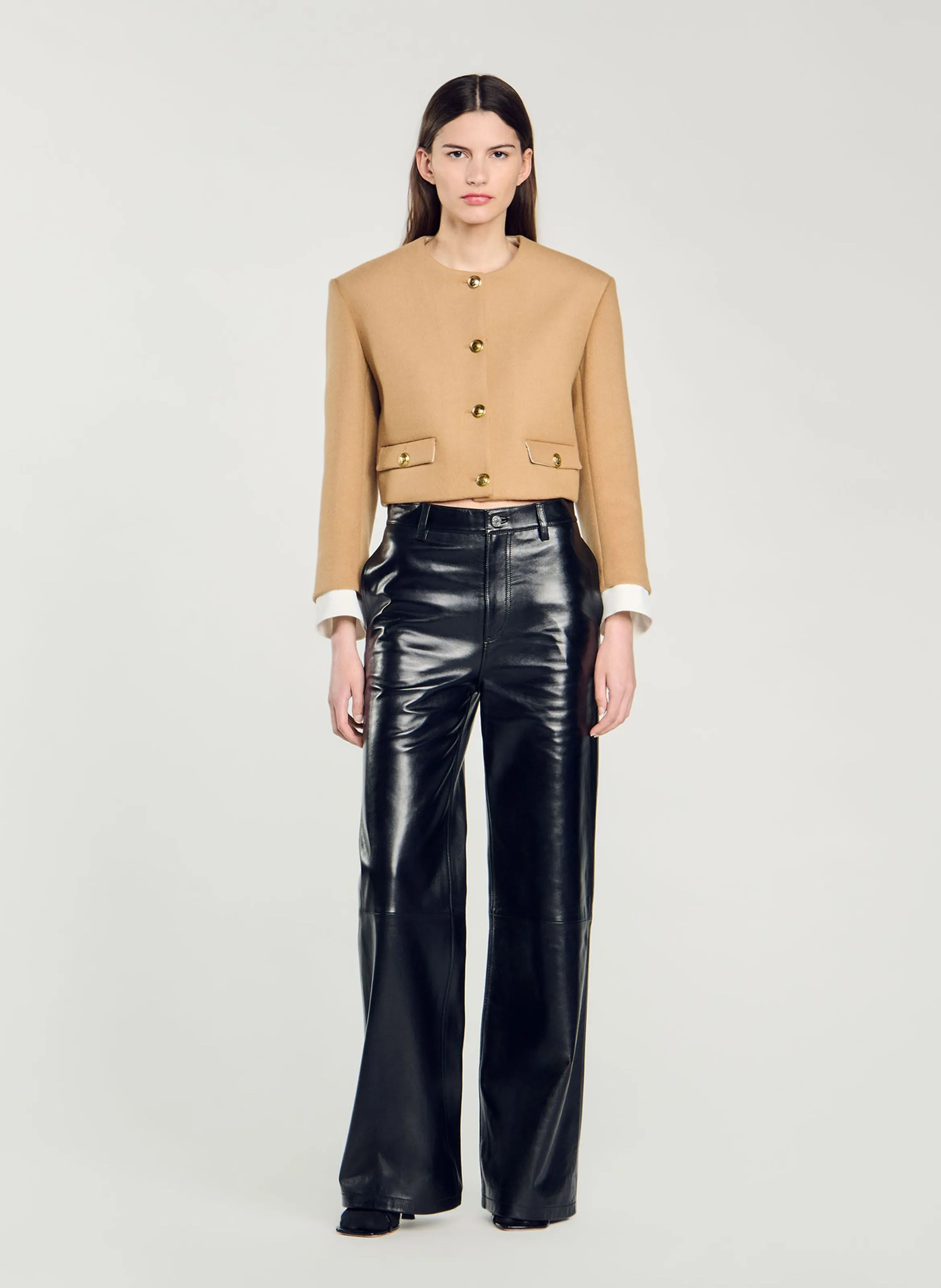 Chaqueta corta recta cuello redondo de lana mezclada en marron