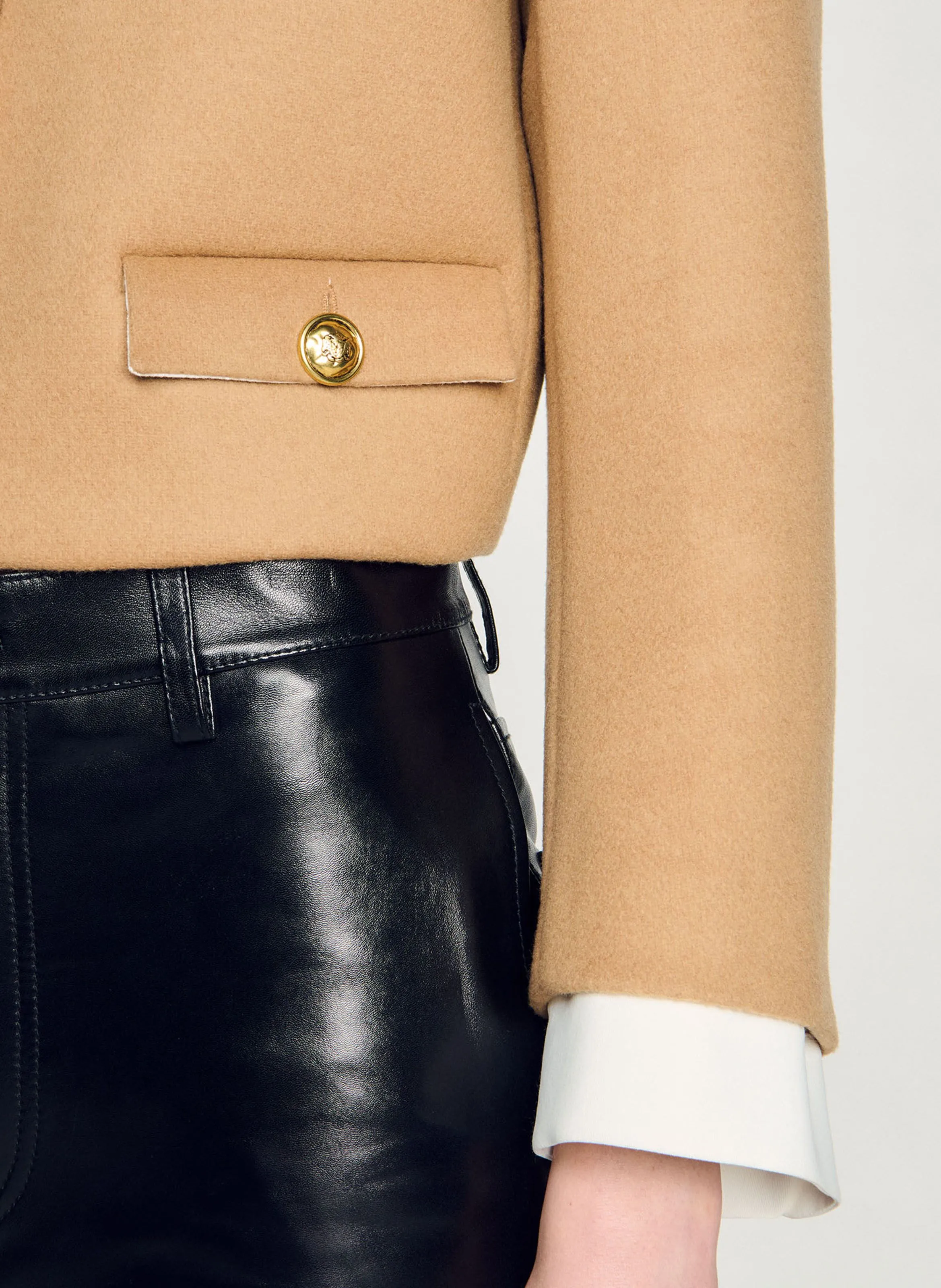 Chaqueta corta recta cuello redondo de lana mezclada en marron