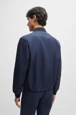 Chaqueta slim fit de malla resistente a las arrugas