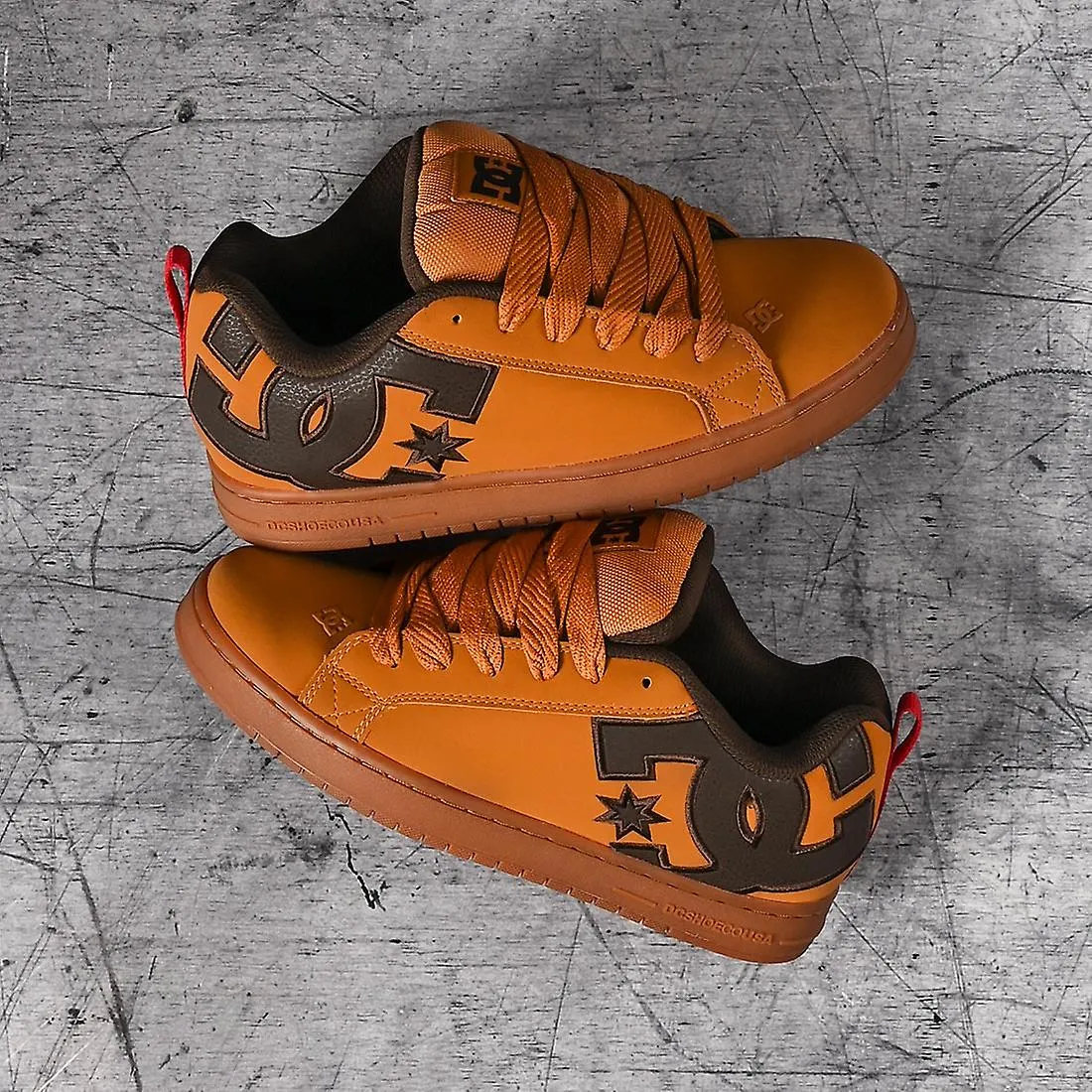 DC COURT GRAFFIK SE SKATE SHOES  TRIGO/CAFé TURCO