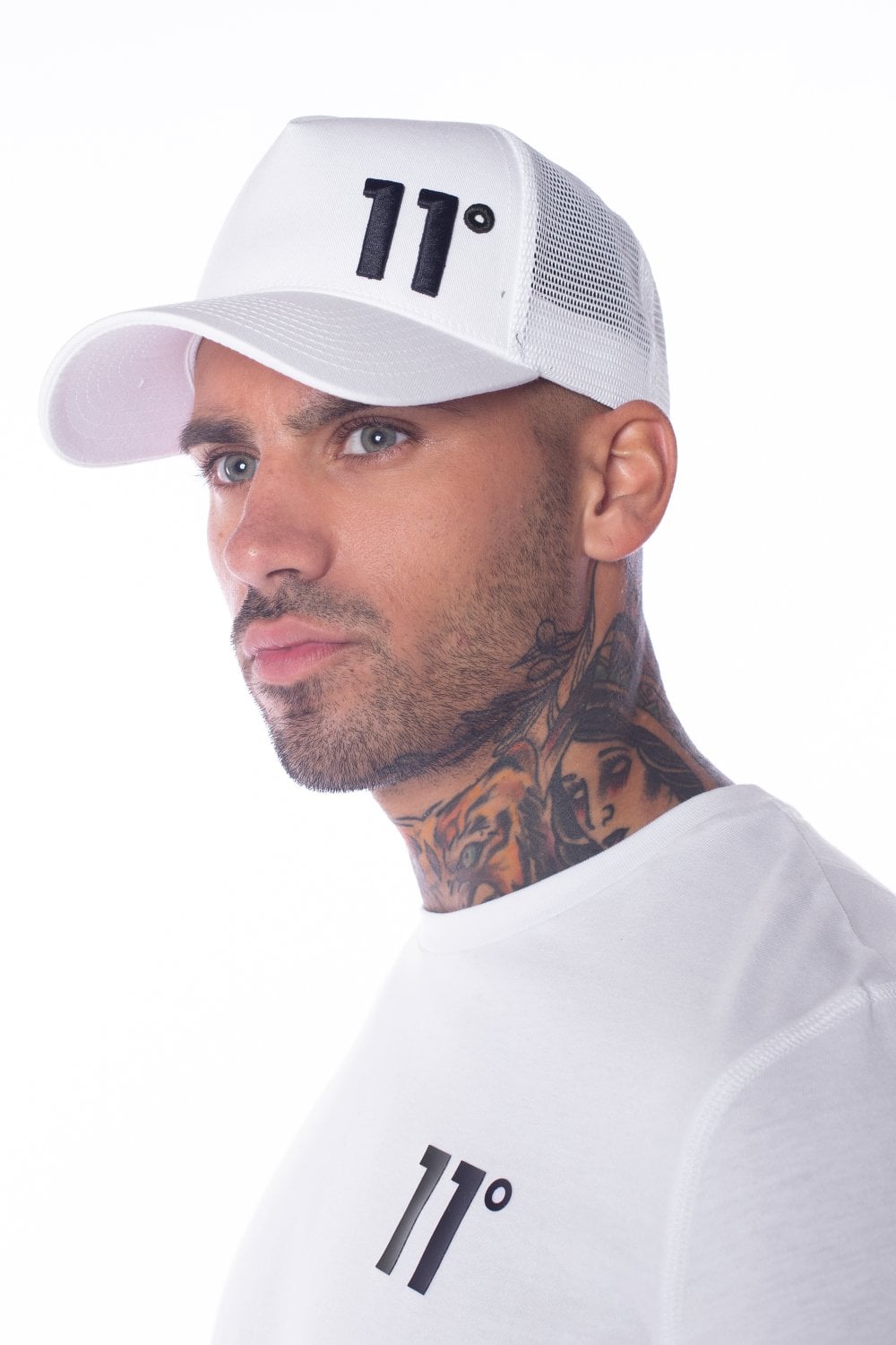 GORRA 11 BLANCA NEGRA 11D082002