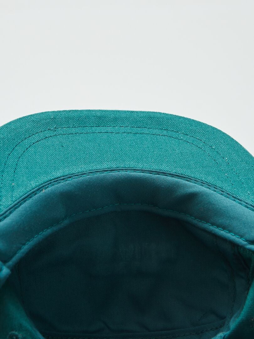 GORRA CON INSCRIPCIONES  VERDE