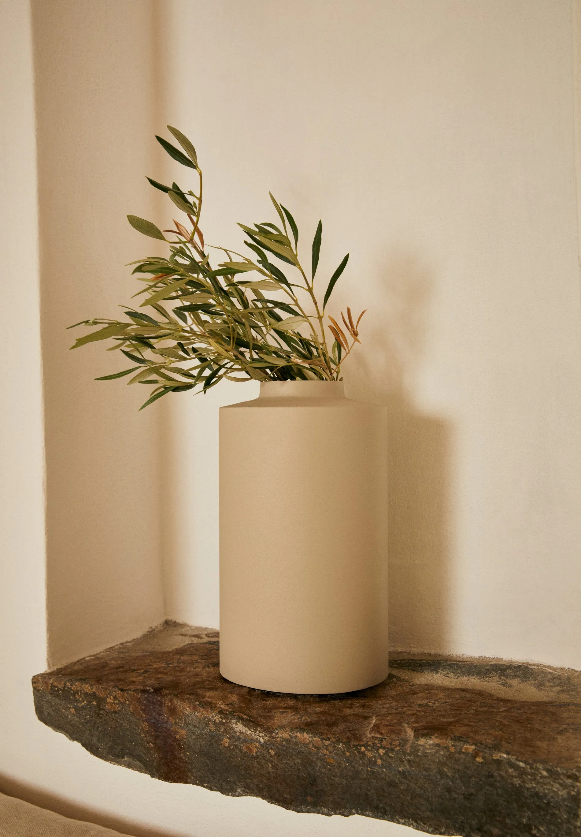 JARRÓN DECORATIVO METAL ALTO