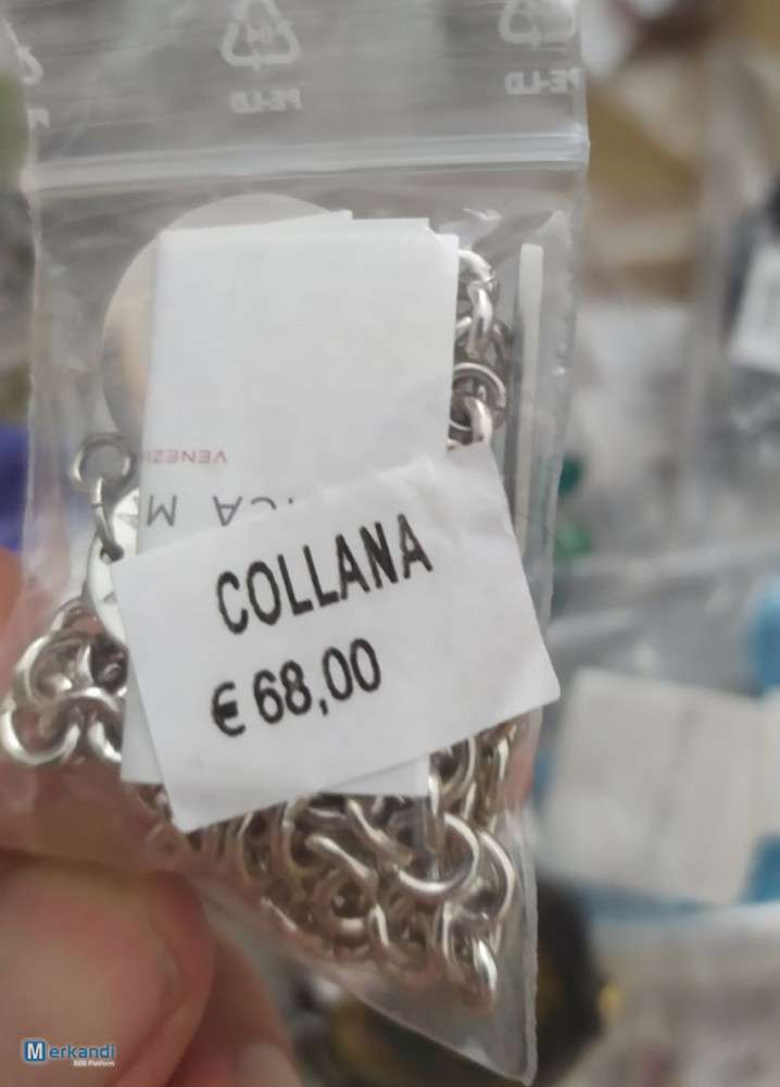 Joyería: pulseras, collares y anillos.