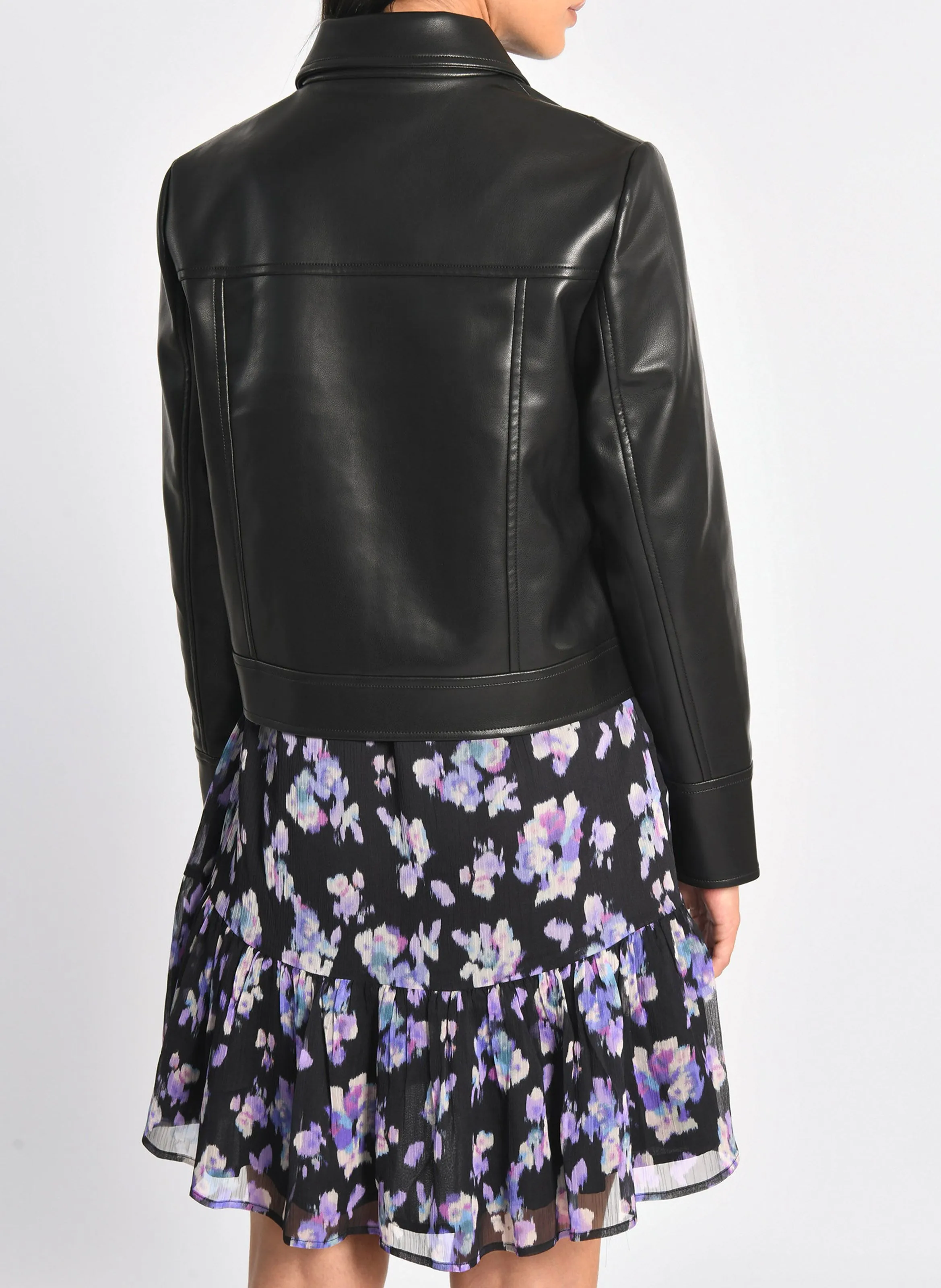 KENDALL  CHAQUETA CUELLO CLáSICO RECTA EFECTO CUERO EN NEGRO
