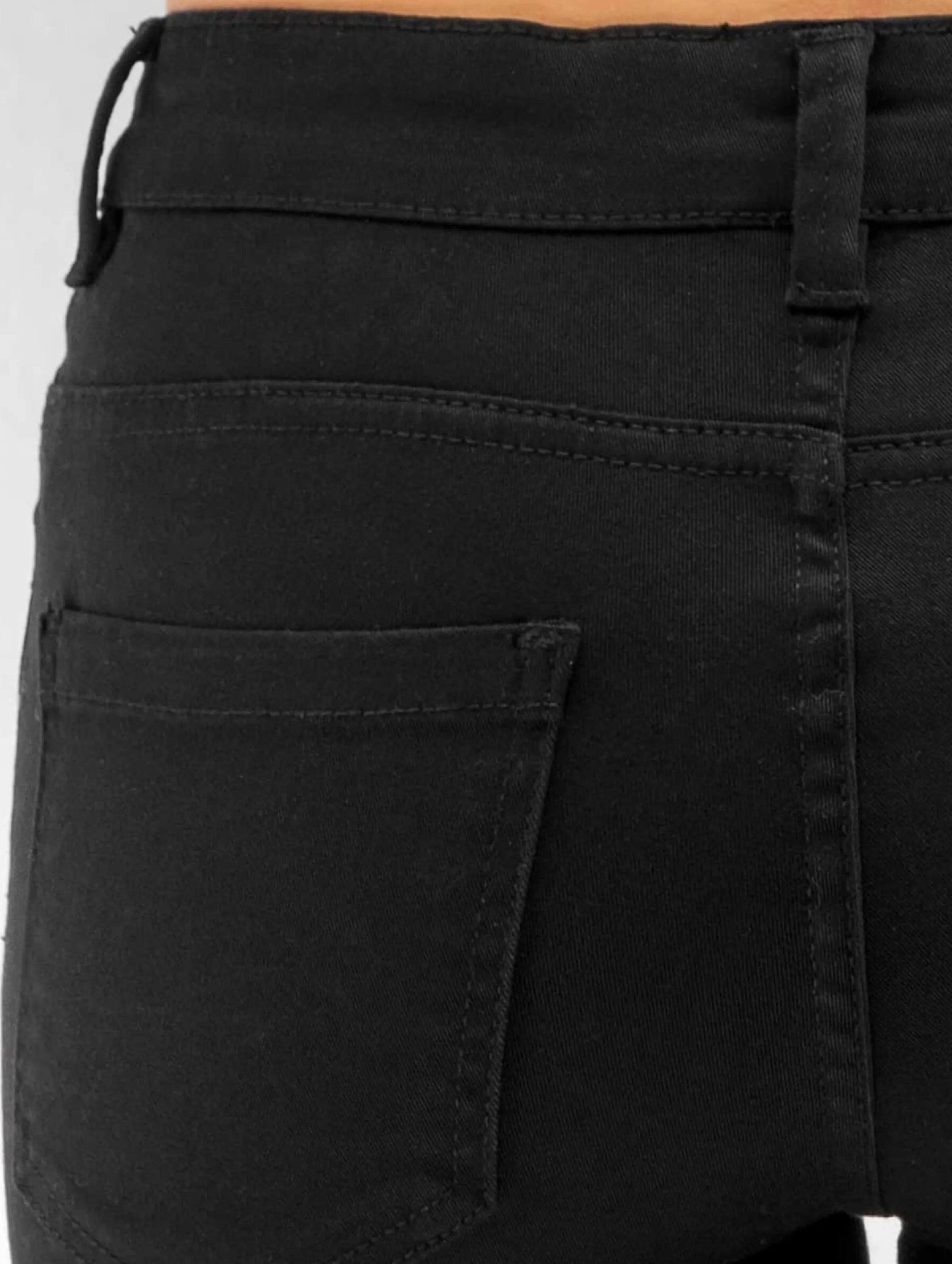 Ladies Cut Knee