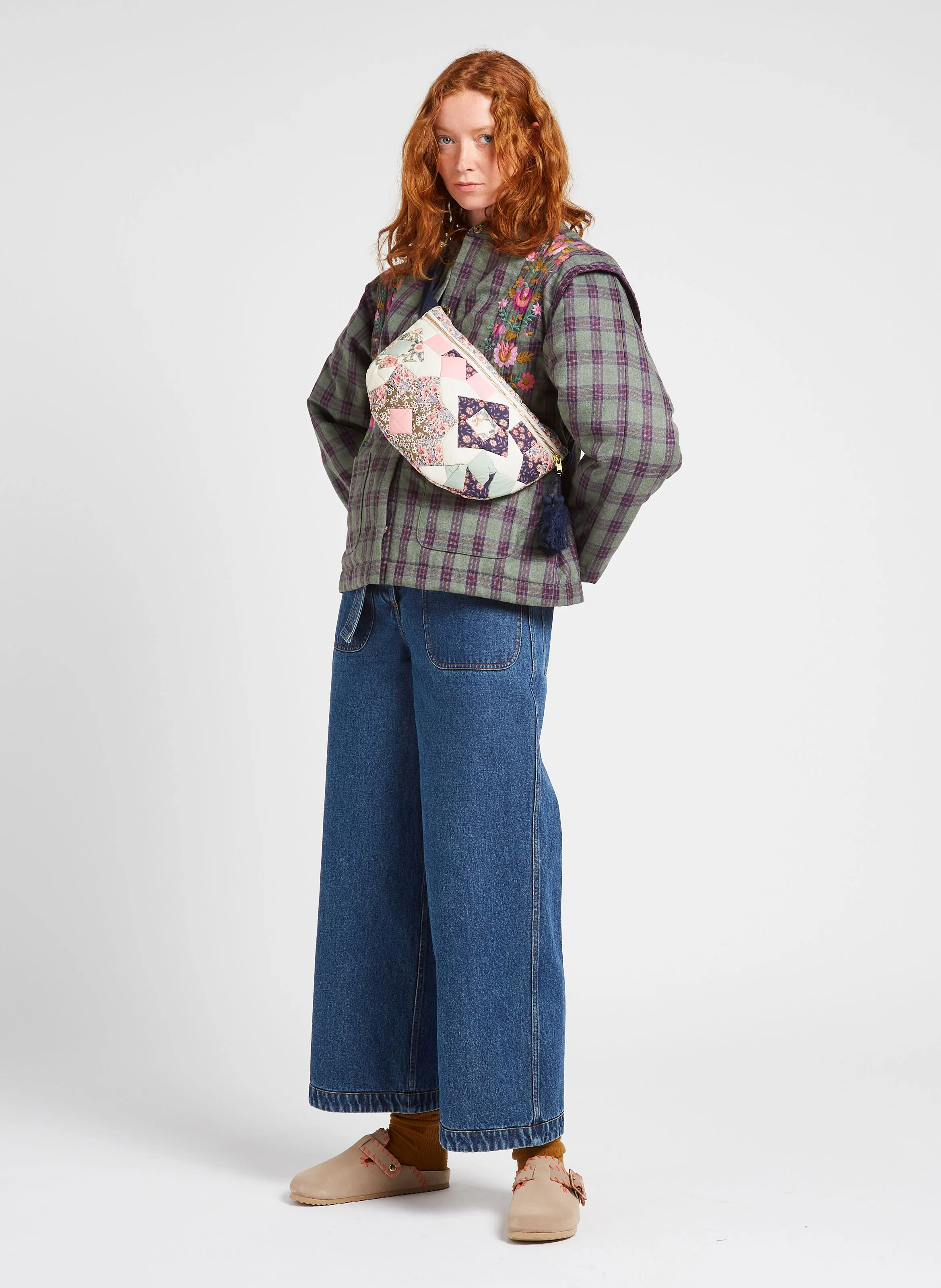 LOUISE MISHA MAURA  CHAQUETA REDONDA BORDADA CON ESTAMPADO DE TARTáN. EN CAQUI