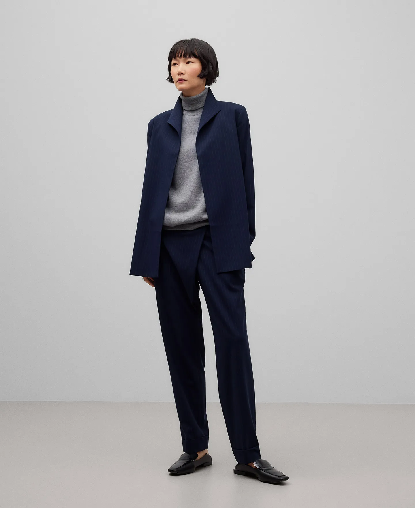 Pantalón rayas delantero cruzado mujer