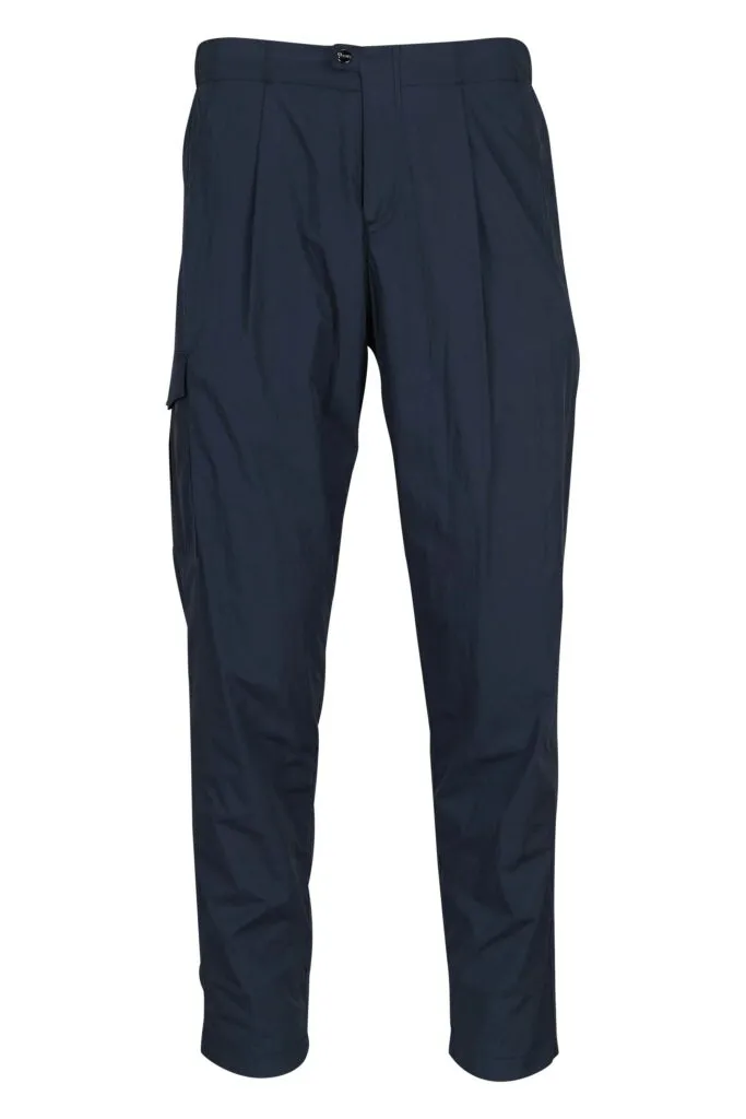 Pantalón azul con logotipo