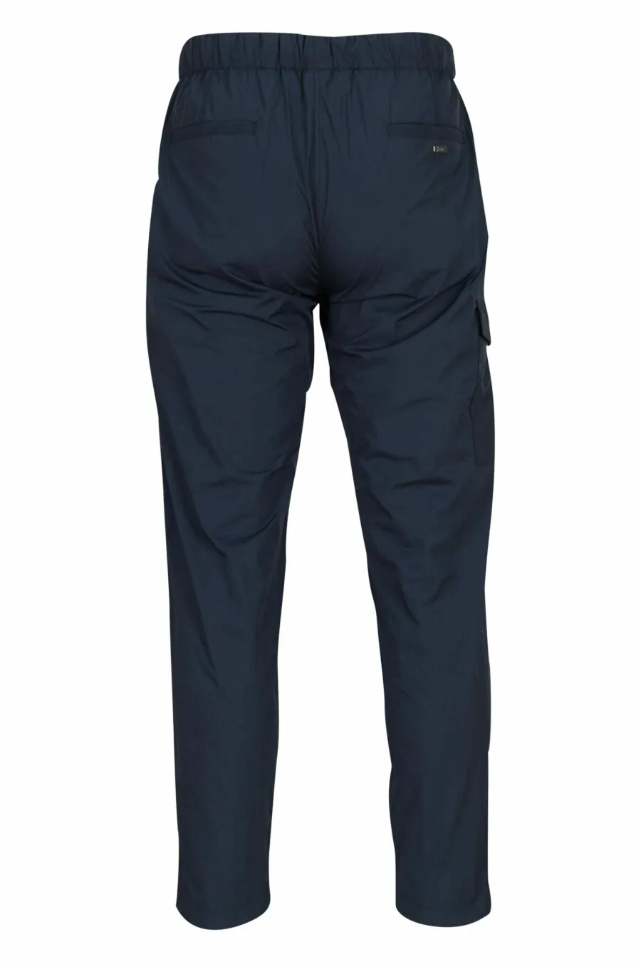 Pantalón azul con logotipo