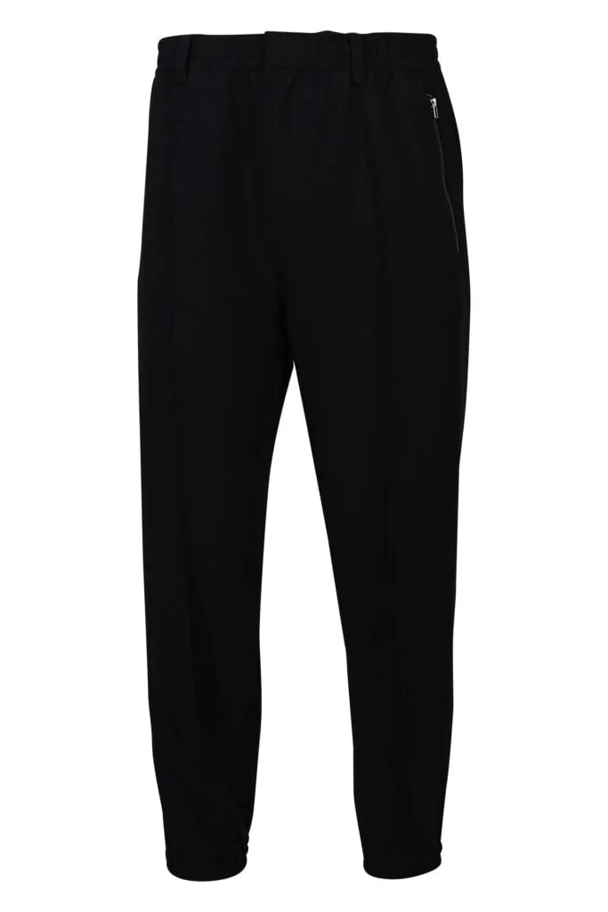Pantalón de vestir negro con minilogo