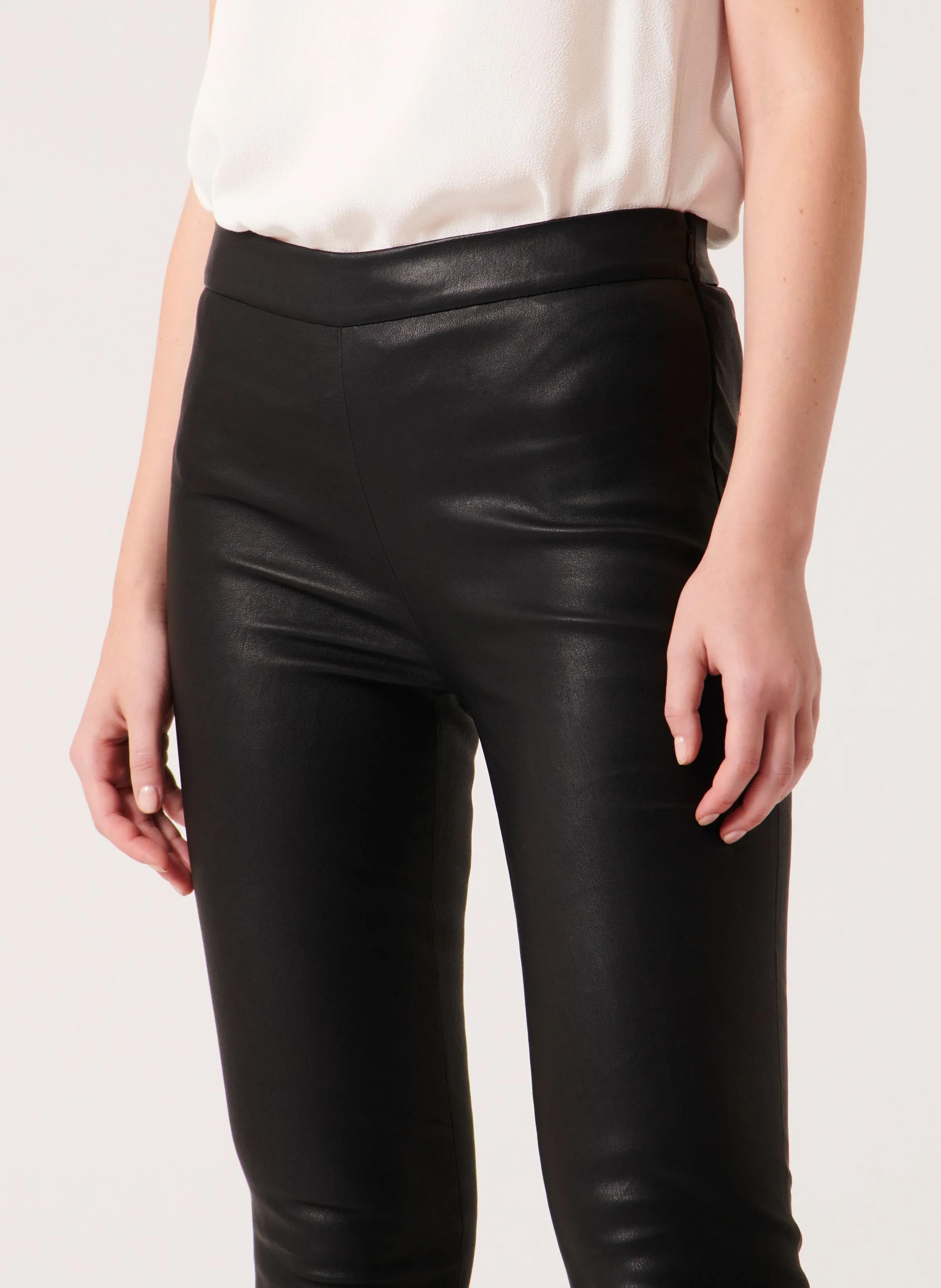 PIYA  PANTALóN DE CUERO SKINNY EN NEGRO