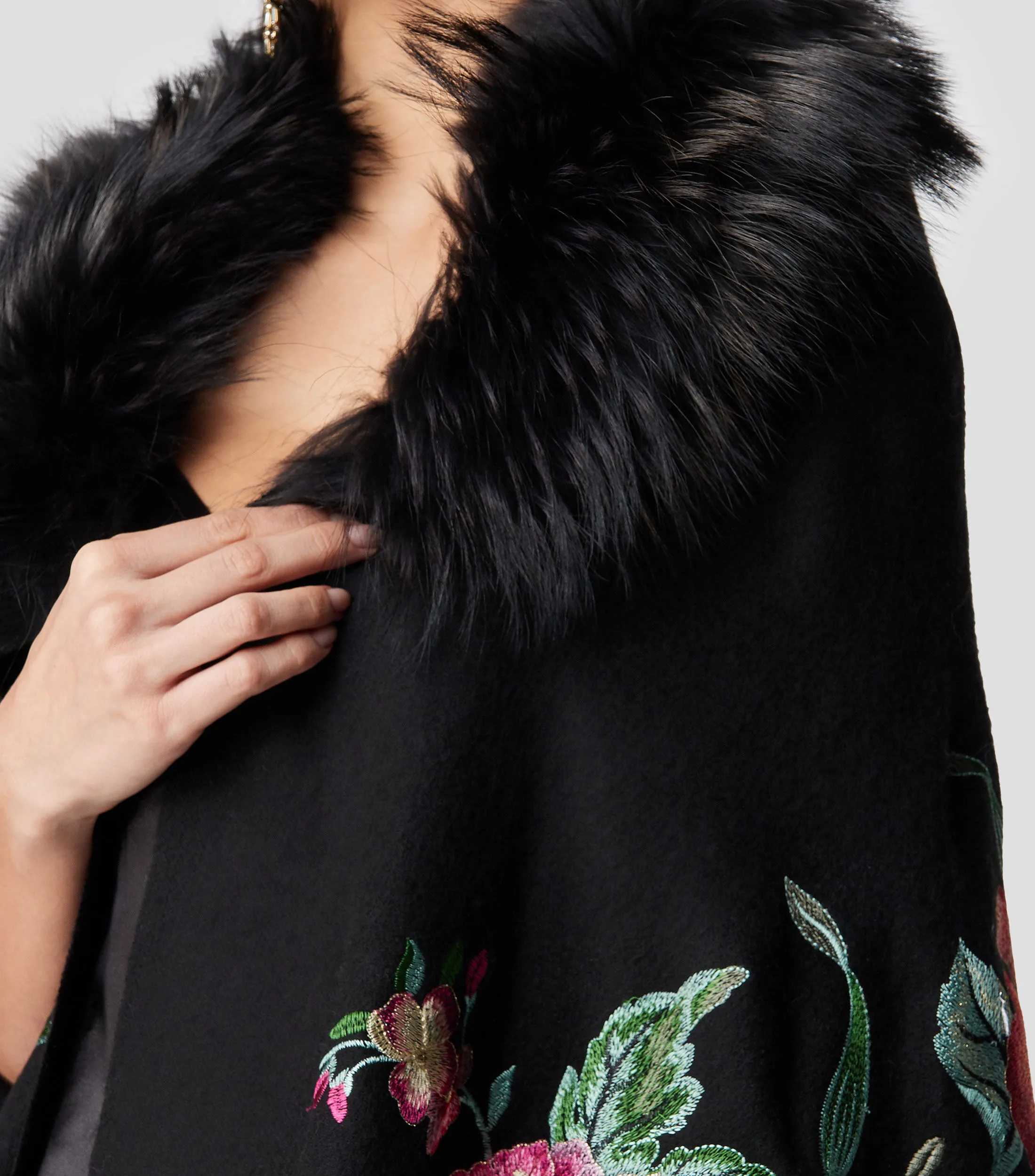 Riva Capa con bordado floral Mujer
