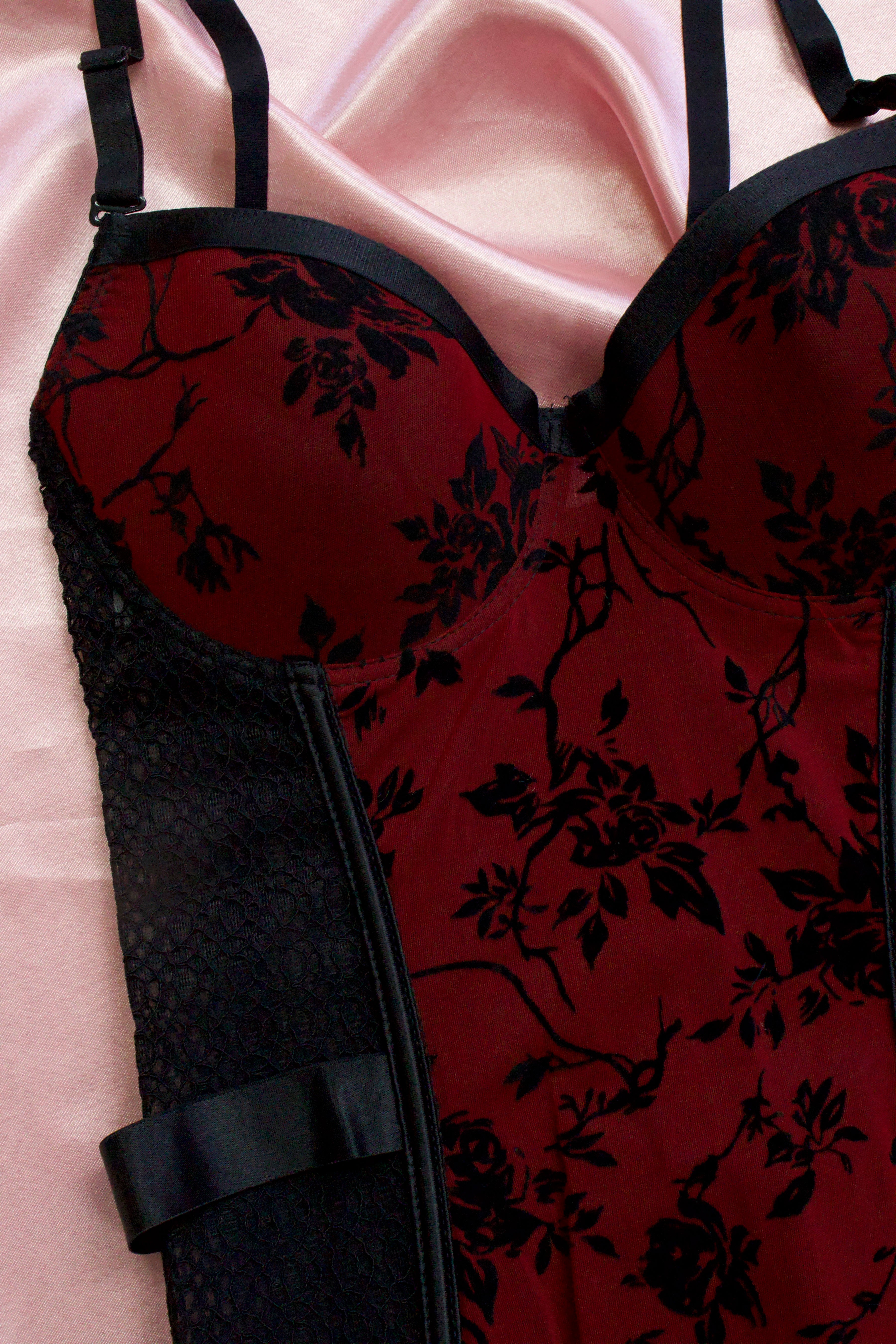 SET CORSET ENCAJE NEGRO Y VINO 7031