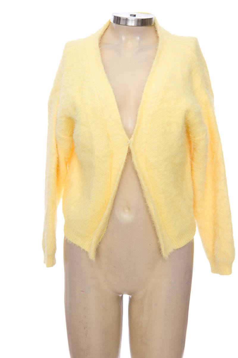 SWEATER COLOR AMARILLO  BEYOND