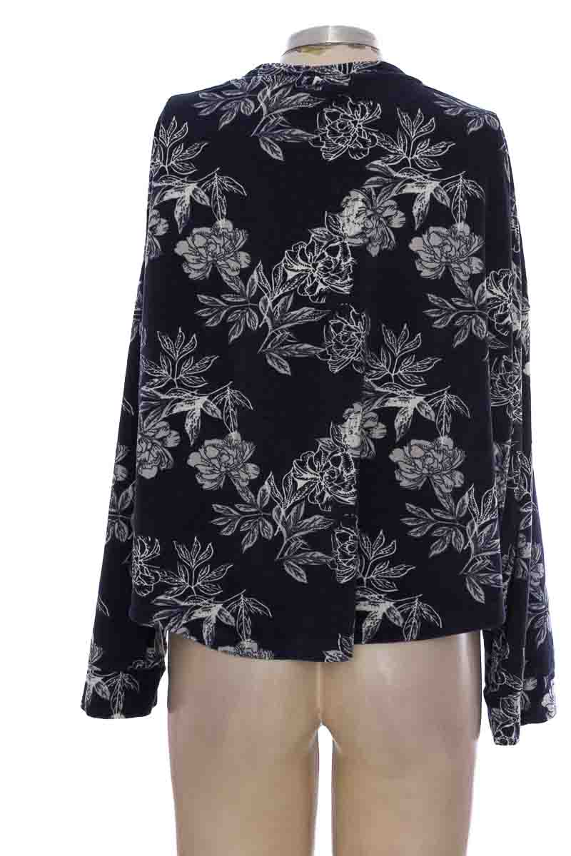 SWEATER COLOR AZUL  TAHARI