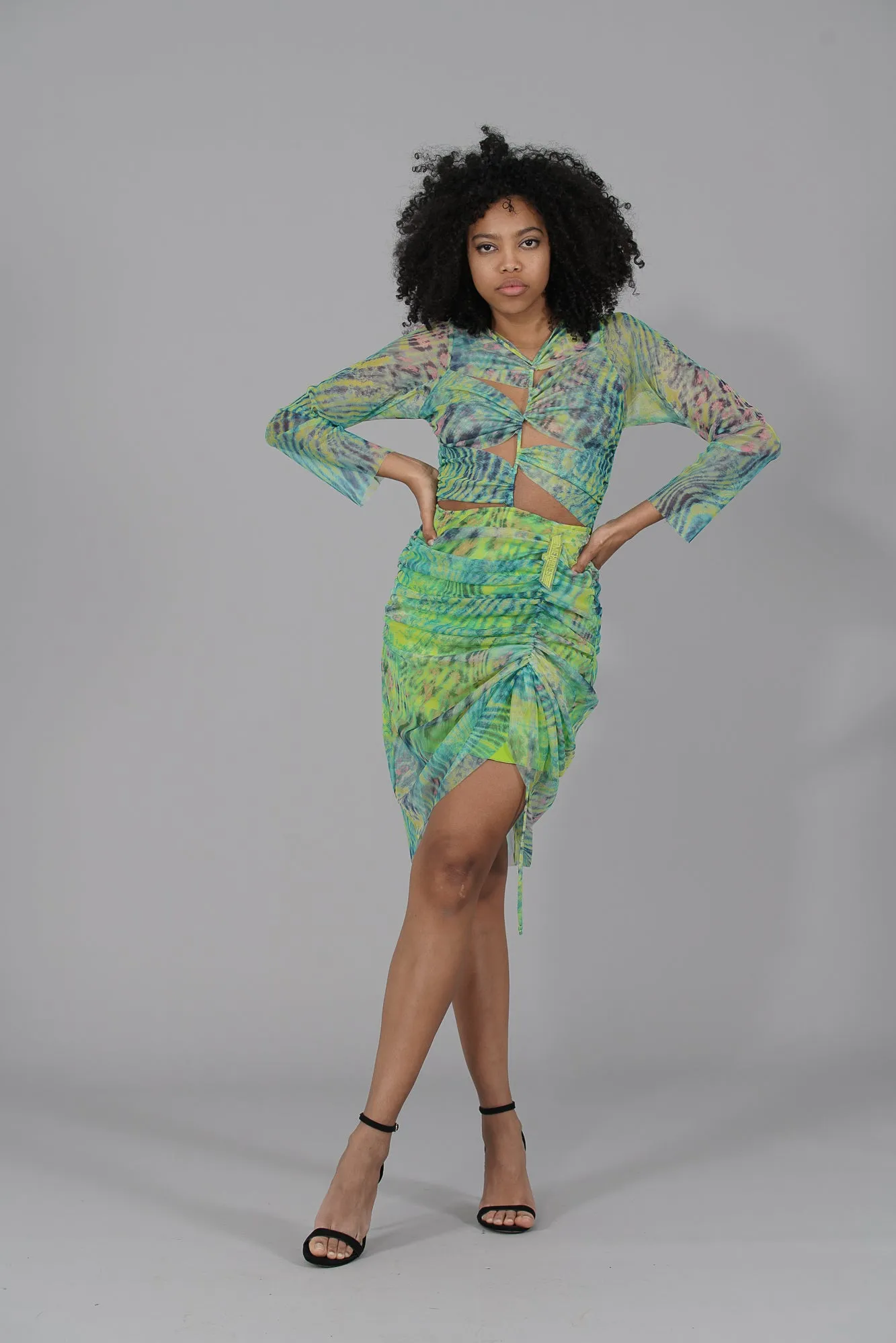 VESTIDO CUTOUT FRUNCIDO SHADES OF SUMMER · TUL ESTAMPADO ·