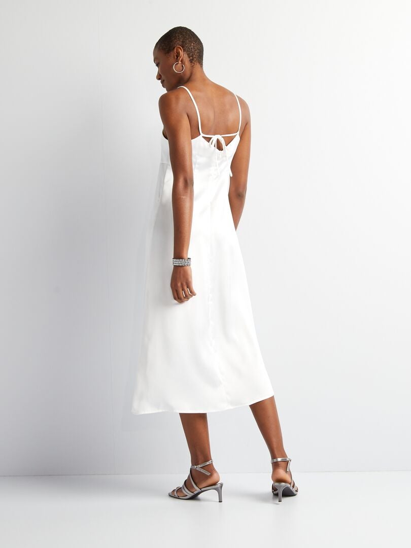 VESTIDO SATINADO CON CIERRE DE BOTONES  BLANCO