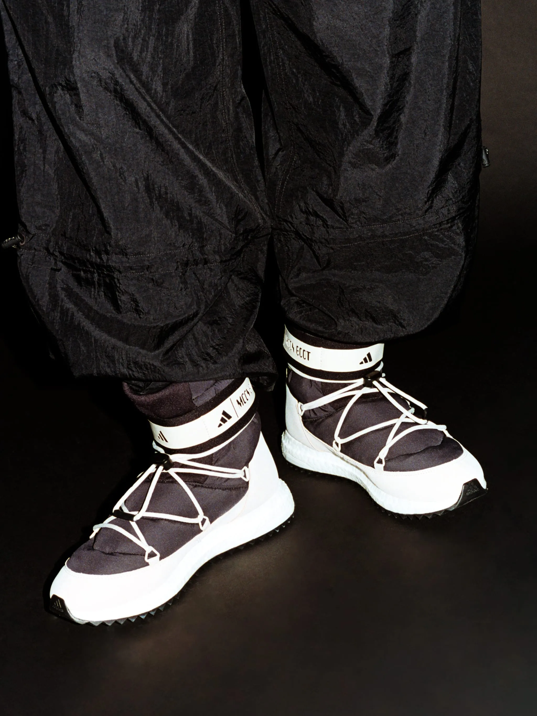 Zapatillas Moonboost Low High negras de adidas x Moon Boot